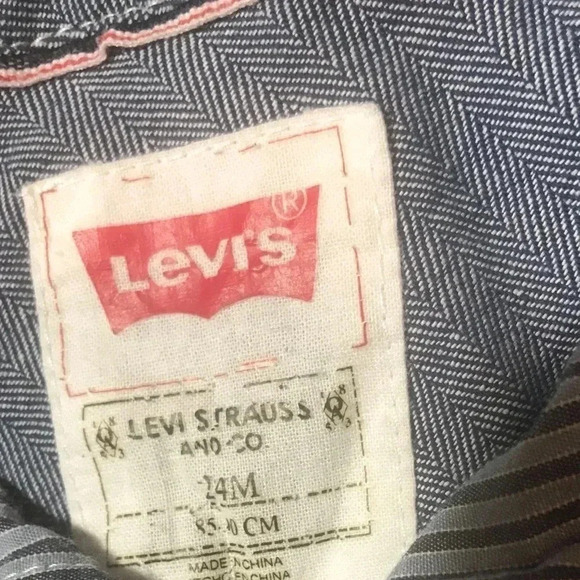 Levi’s Button Down Shirt - Picture 5 of 5